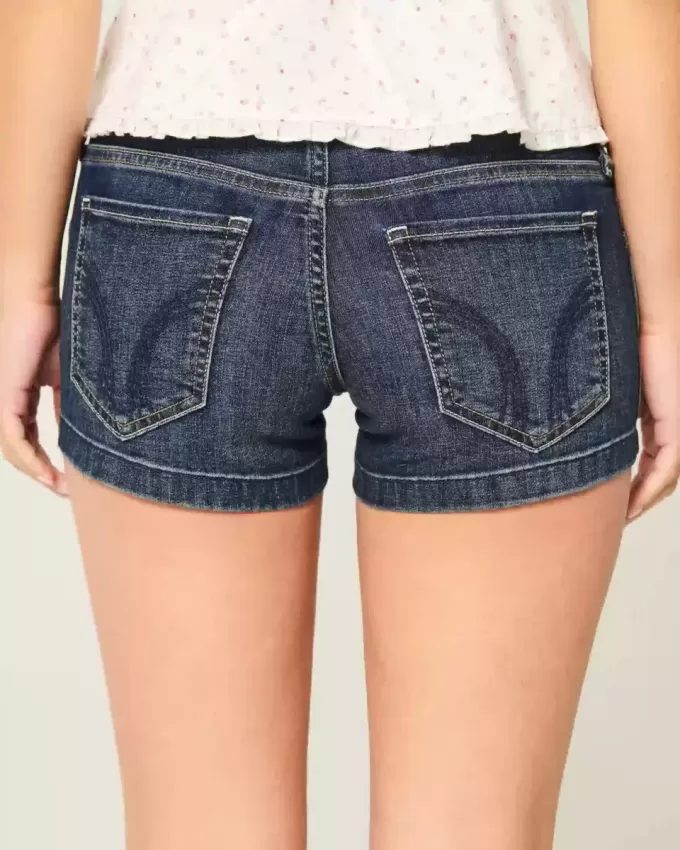 Low-Rise Dark Wash Broderade Shortie Shorts i denim Low-Rise Dark Wash Broderade Shortie Shorts i denim