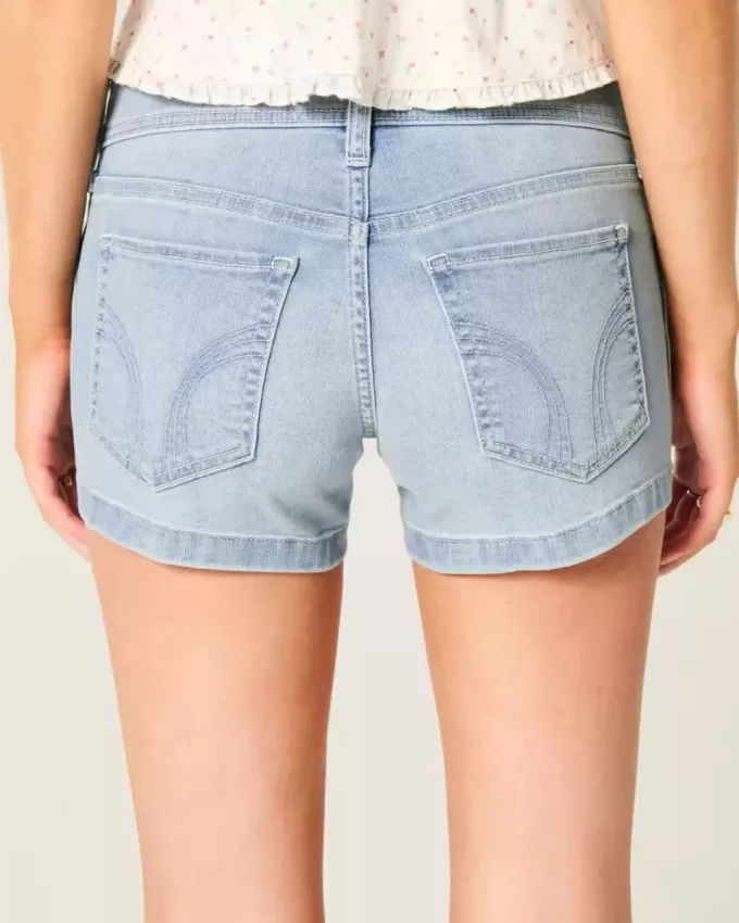 Low-Rise Light Wash Shortie Shorts i denim Low-Rise Light Wash Shortie Shorts i denim