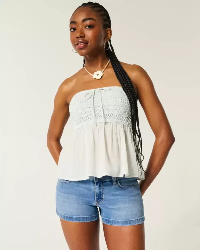 Low-Rise medeltvätt shortie i denim Low-Rise medeltvätt shortie i denim