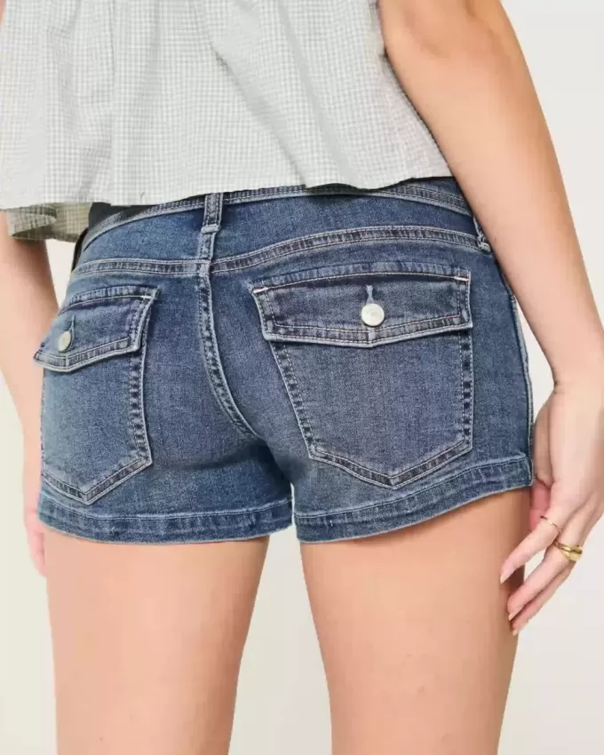 Low-Rise medeltvätt shortie i denim Low-Rise medeltvätt shortie i denim