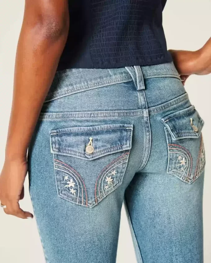 Low-Rise Medium Wash Broderade Blommor Bootcut Jeans Low-Rise Medium Wash Broderade Blommor Bootcut Jeans