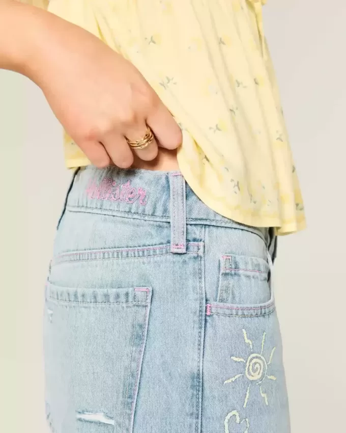 Low-Rise Ripped Light Wash Graphic Baggy Jeans Low-Rise Ripped Light Wash Graphic Baggy Jeans
