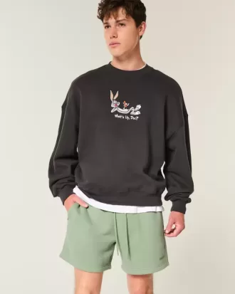 Lös fleeceshorts på mitten av låret