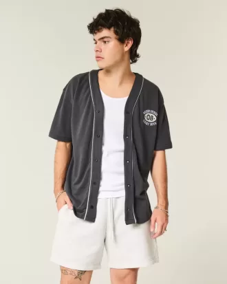 Lös fleeceshorts på mitten av låret