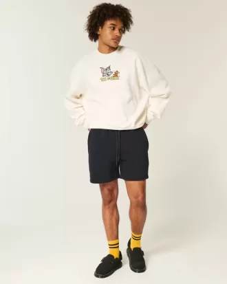 Lös fleeceshorts på mitten av låret