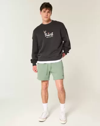 Lös fleeceshorts på mitten av låret