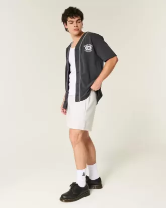 Lös fleeceshorts på mitten av låret
