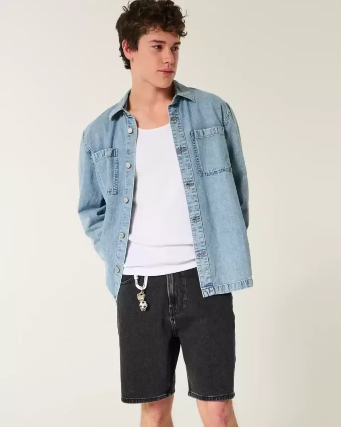 Lösa jeansshorts ovanför knäet Lösa jeansshorts ovanför knäet