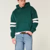 Lösa jeansshorts ovanför knäet