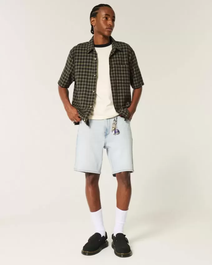 Lösa jeansshorts ovanför knäet Lösa jeansshorts ovanför knäet