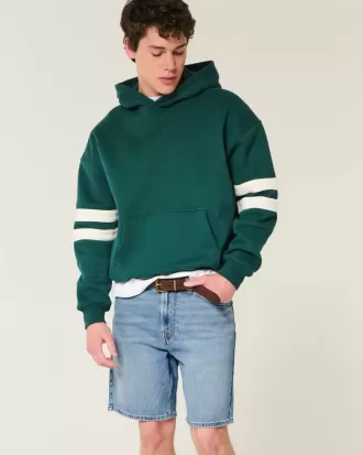 Lösa jeansshorts ovanför knäet Lösa jeansshorts ovanför knäet
