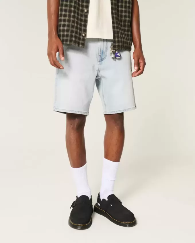 Lösa jeansshorts ovanför knäet Lösa jeansshorts ovanför knäet