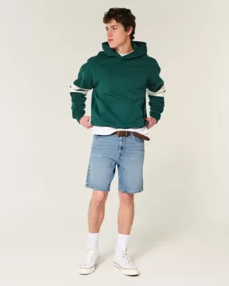 Lösa jeansshorts ovanför knäet Lösa jeansshorts ovanför knäet