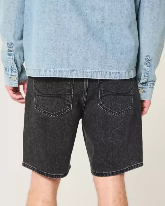Lösa jeansshorts ovanför knäet Lösa jeansshorts ovanför knäet