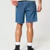 Lösa jeansshorts ovanför knäet Lösa jeansshorts ovanför knäet