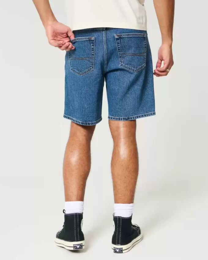 Lösa jeansshorts ovanför knäet Lösa jeansshorts ovanför knäet