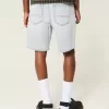 Lösa jeansshorts ovanför knäet Lösa jeansshorts ovanför knäet