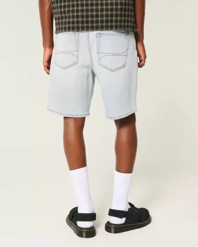 Lösa jeansshorts ovanför knäet Lösa jeansshorts ovanför knäet