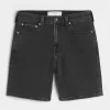 Lösa jeansshorts ovanför knäet Lösa jeansshorts ovanför knäet