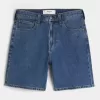 Lösa jeansshorts ovanför knäet Lösa jeansshorts ovanför knäet