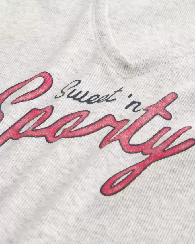 Lätt notch-neck Sweet ’n Sporty Graphic Baby Tee Lätt notch-neck Sweet ’n Sporty Graphic Baby Tee