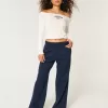 Lätt off-the-shoulder London grafisk t-shirt Lätt off-the-shoulder London grafisk t-shirt