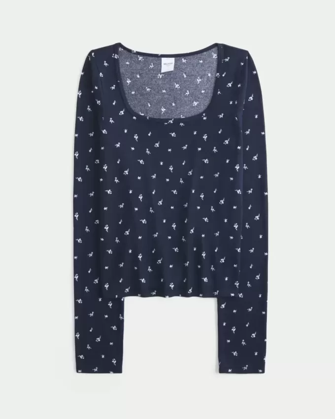 Mysig pyjamastopp i blommönster Mysig pyjamastopp i blommönster