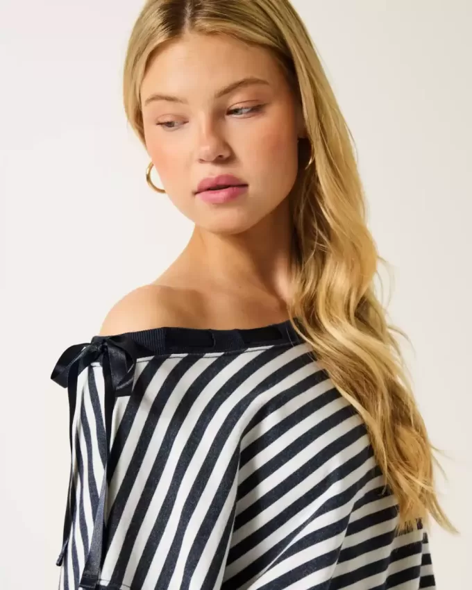 Off-the-Soulder Tie Sweatshirt Off-the-Soulder Tie Sweatshirt