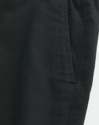 Pådragsshorts i linneblandning på mitten av låret