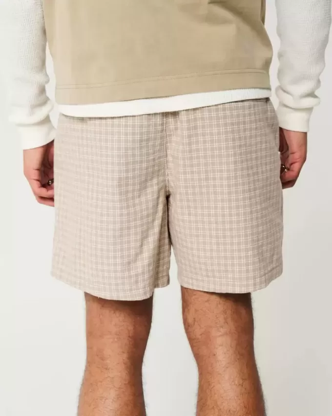 Pådragsshorts i linneblandning på mitten av låret