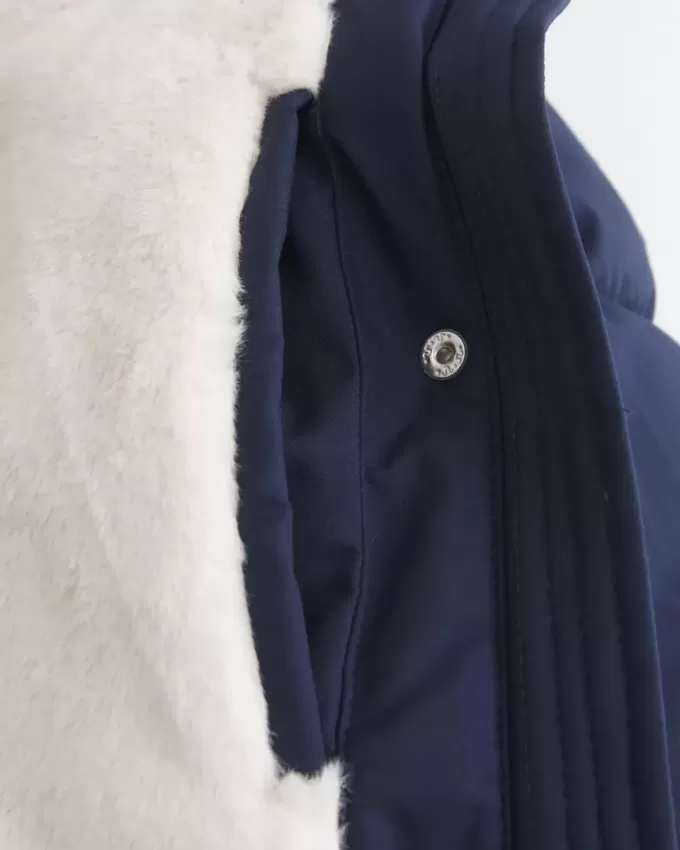Pufferjacka med fuskpälsfodrad Pufferjacka med fuskpälsfodrad