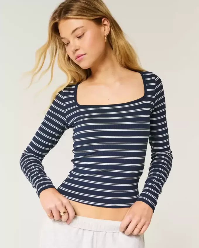Ribbstickad sömlös topp med fyrkantig hals Ribbstickad sömlös topp med fyrkantig hals