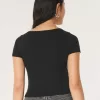 Ribbstickad t-shirt med fyrkantig hals Ribbstickad t-shirt med fyrkantig hals