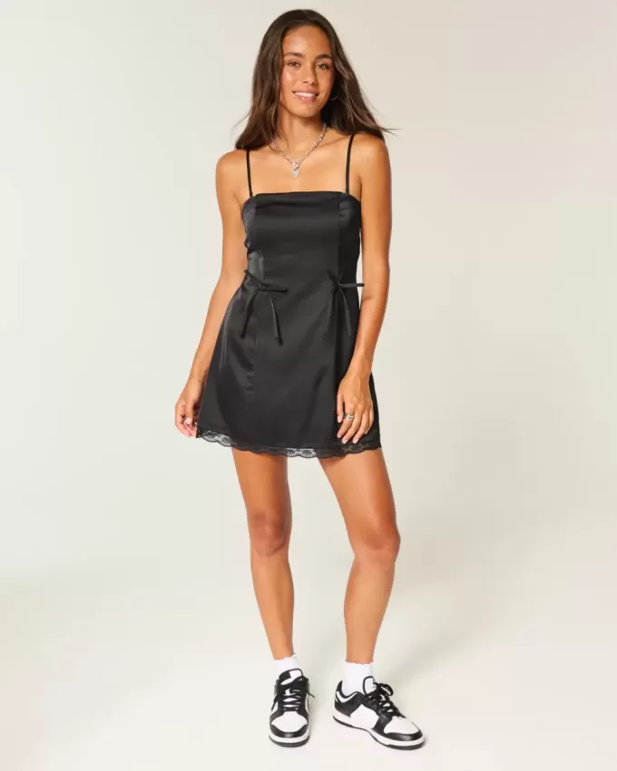 Satin axelbandslös rosett Bodycon Klänning Satin axelbandslös rosett Bodycon Klänning
