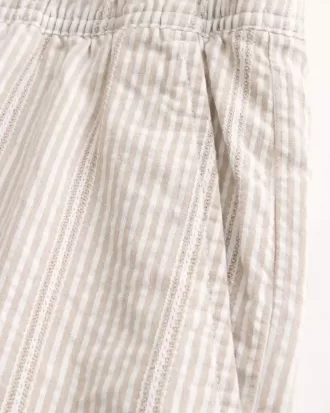 seersucker shorts ovanfr knet 2 2 330x413 - Seersucker-shorts ovanf&ouml;r kn&auml;et