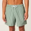 Seersucker volley badshorts på mitten av låret Seersucker volley badshorts på mitten av låret