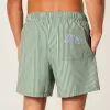 Seersucker volley badshorts på mitten av låret Seersucker volley badshorts på mitten av låret