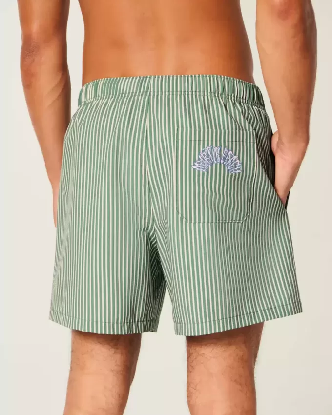 Seersucker volley badshorts på mitten av låret Seersucker volley badshorts på mitten av låret