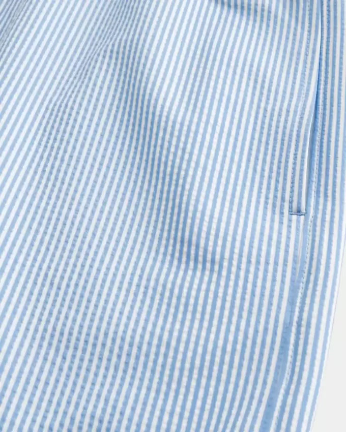 Seersucker volley badshorts på mitten av låret Seersucker volley badshorts på mitten av låret