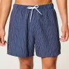 Seersucker volleybadbyxor på mitten av låret Seersucker volleybadbyxor på mitten av låret