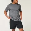 Svalkande fleeceshorts på mitten av låret Svalkande fleeceshorts på mitten av låret