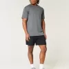 Svalkande fleeceshorts på mitten av låret Svalkande fleeceshorts på mitten av låret