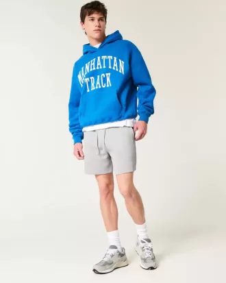Svalkande fleeceshorts på mitten av låret