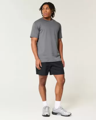 Svalkande fleeceshorts på mitten av låret