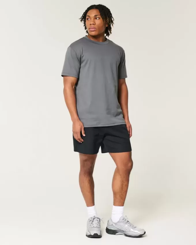Svalkande fleeceshorts på mitten av låret Svalkande fleeceshorts på mitten av låret