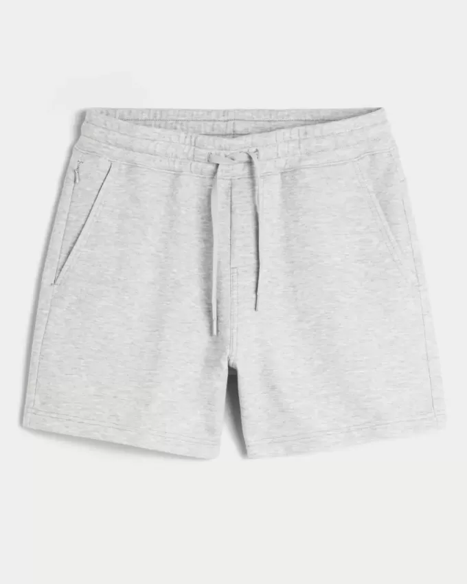 Svalkande fleeceshorts på mitten av låret Svalkande fleeceshorts på mitten av låret