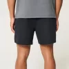 Svalkande fleeceshorts på mitten av låret Svalkande fleeceshorts på mitten av låret