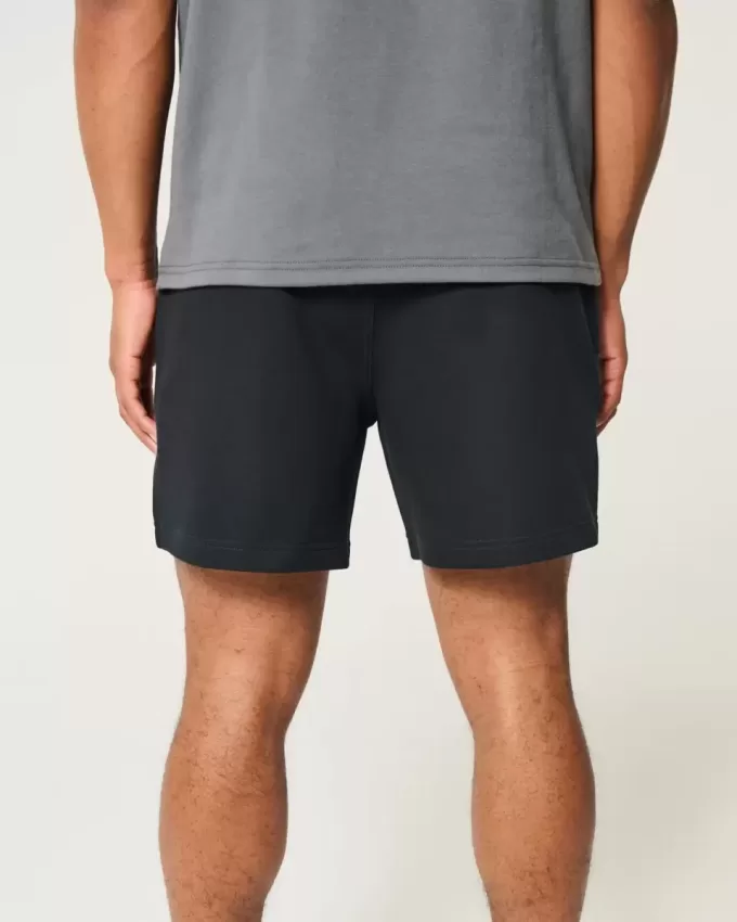 Svalkande fleeceshorts på mitten av låret Svalkande fleeceshorts på mitten av låret