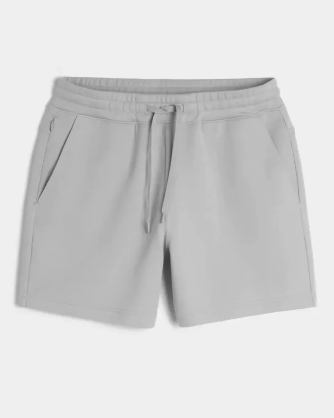 Svalkande fleeceshorts på mitten av låret Svalkande fleeceshorts på mitten av låret