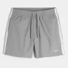 Trackshorts i nylon över knäet Trackshorts i nylon över knäet